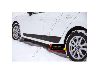 Молдинги на двери Mazda 3 седан 2013-